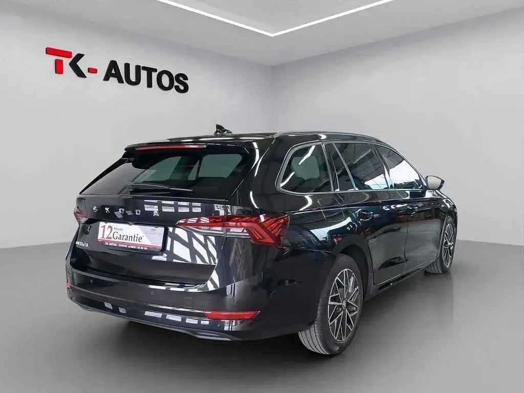 Gebraucht Skoda Octavia Clever 150 PS (110 kW) 2021 Schwarzmagic perleffekt Kombi