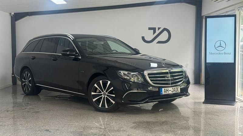 Schwarz Gebraucht 2020 Mercedes E300 Limousine | 25.950 € (Superpreis) - Bild 1/4