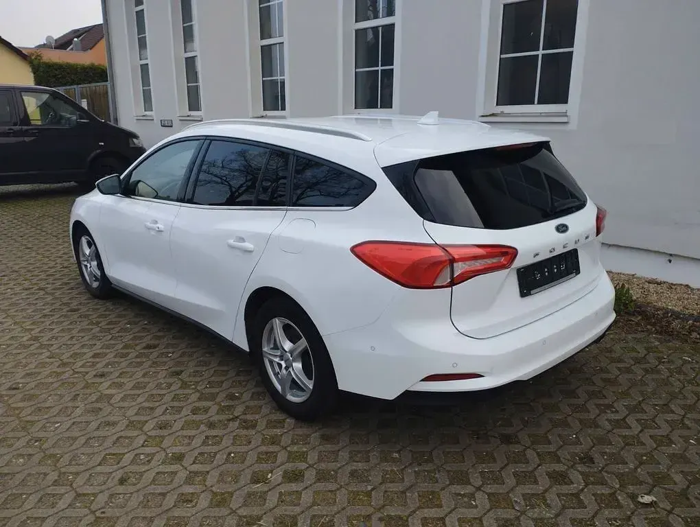 Gebraucht Ford Focus Titanium 120 PS (88 kW) 2021 Weiß Limousine