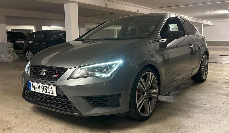 Grau Gebraucht 2016 Cupra Leon Limousine | 18.400 € (Fairer Preis) - Bild 1/4