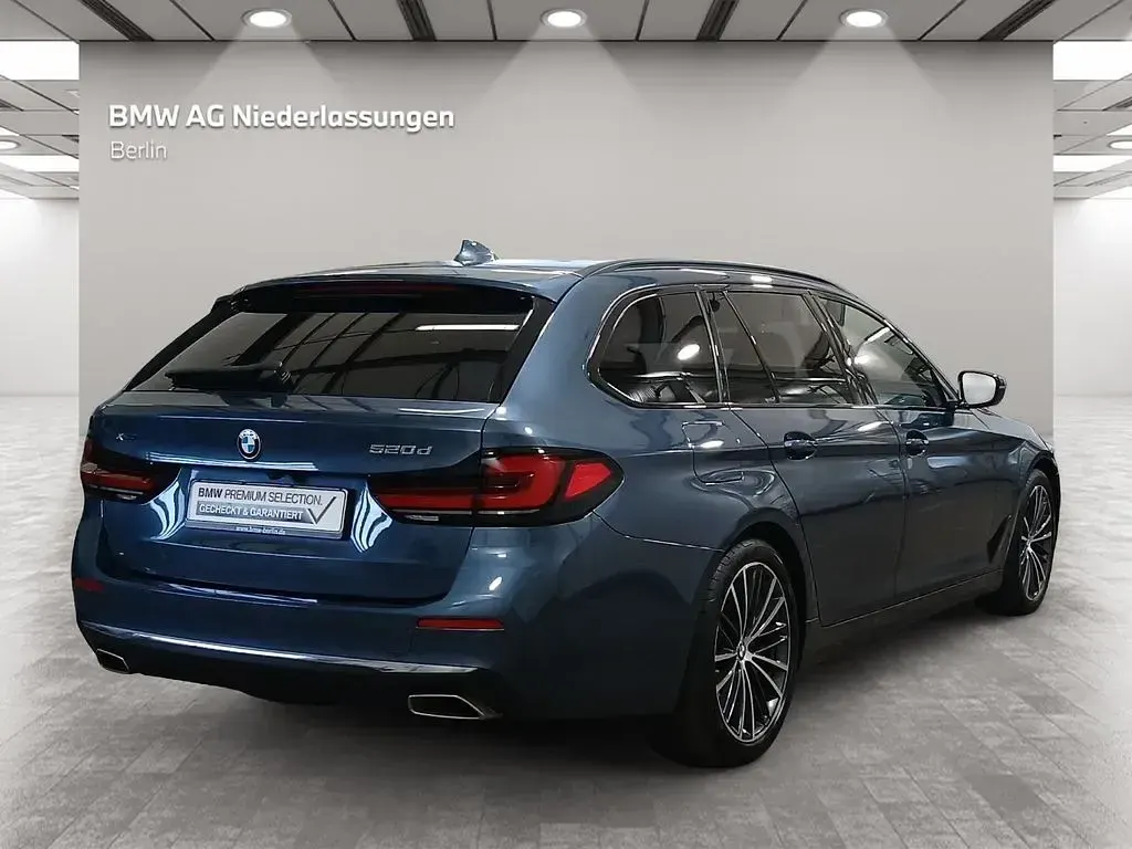 Gebraucht BMW 520 Sport Line 190 PS (139 kW) 2024 Blau Kombi
