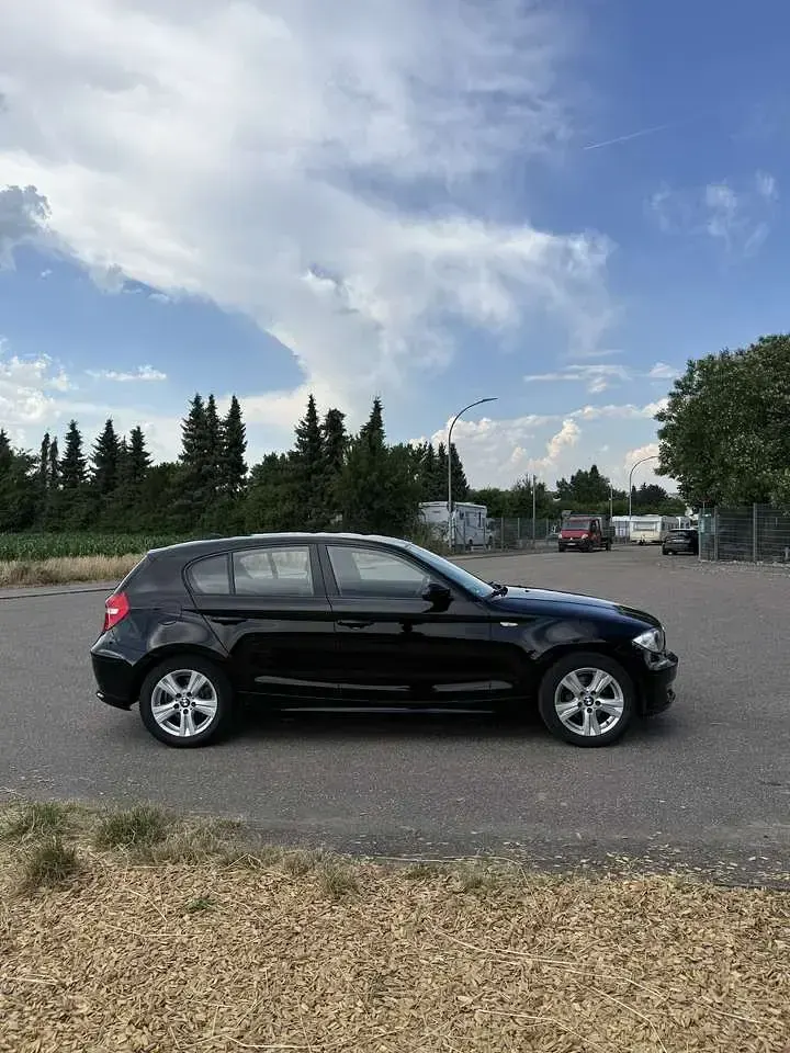 Gebraucht BMW 118 143 PS (105 kW) 2009 Schwarz Kleinwagen