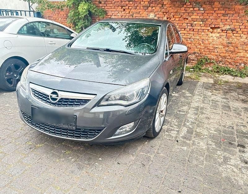 Grün Gebraucht 2011 Opel Astra Edition Limousine | 3.750 € (Guter Preis) - Bild 1/4