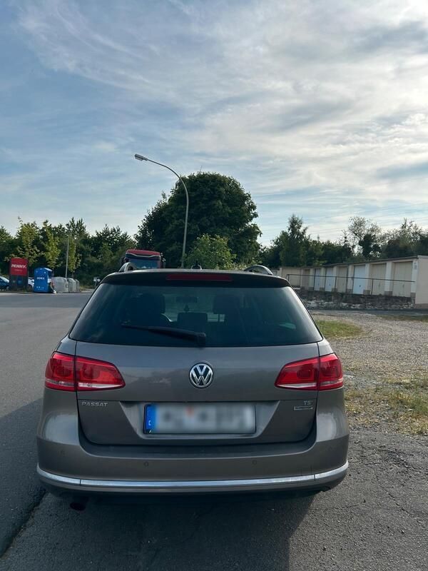 Braun Gebraucht 2012 VW Passat Kombi | 4.500 € (Superpreis) - Bild 1/4