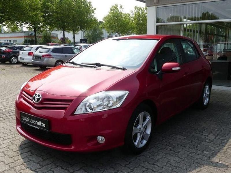 Rot Gebraucht 2012 Toyota Auris Travel Limousine | 11.990 € (Teuer) - Bild 1/4