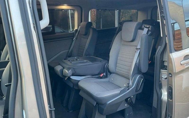 Gebraucht Ford Tourneo 131 PS (96 kW) 2018 Gold Van / Kleinbus