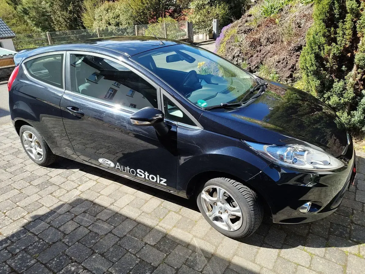 Gebraucht Ford Fiesta 82 PS (60 kW) 2012 Schwarz Limousine