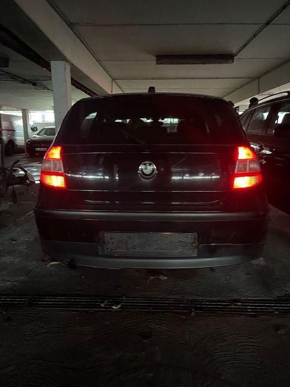 Gebraucht BMW 116 122 PS (89 kW) 2004 Schwarz Kleinwagen