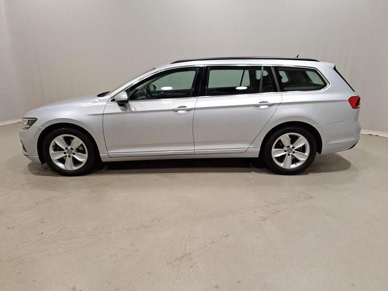 Gebraucht VW Passat Business 150 PS (110 kW) 2022 Scale silver metallic Kombi