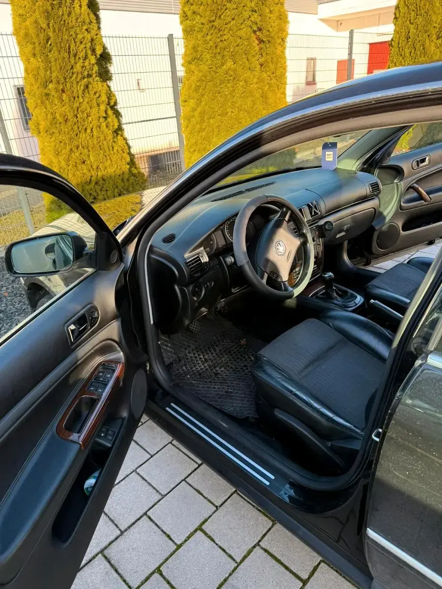 Używany VW Passat 131 KM (96 kW) 2002 Czarny Sedan/Limuzyna