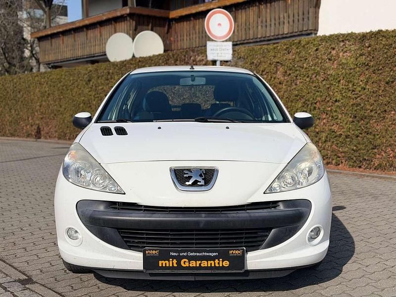 Gebraucht Peugeot 206 Style 73 PS (53 kW) 2011 Weiss banquise/flach Kleinwagen