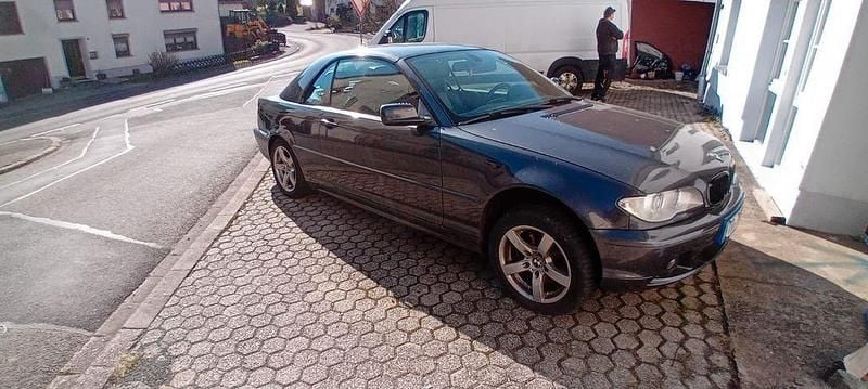 Gebraucht BMW 318 Cabriolet 150 PS (110 kW) 2006 Schwarz Cabrio