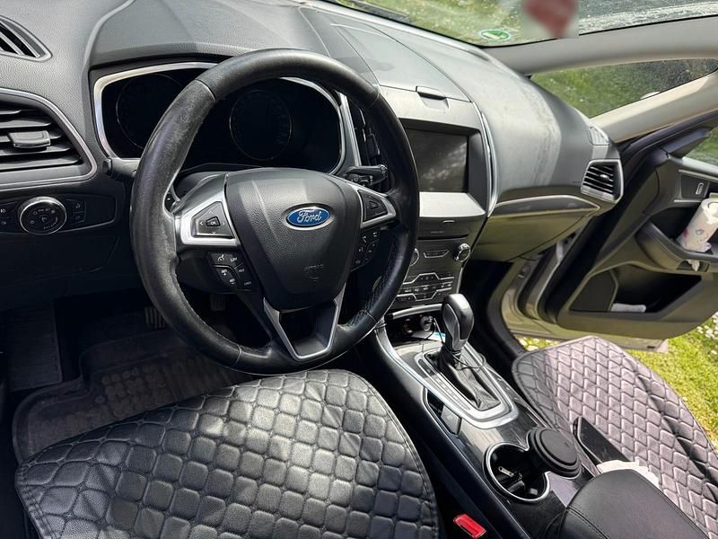 Second-hand Ford Galaxy 190 CP (139 kW) 2017 Argintiu Monovolum