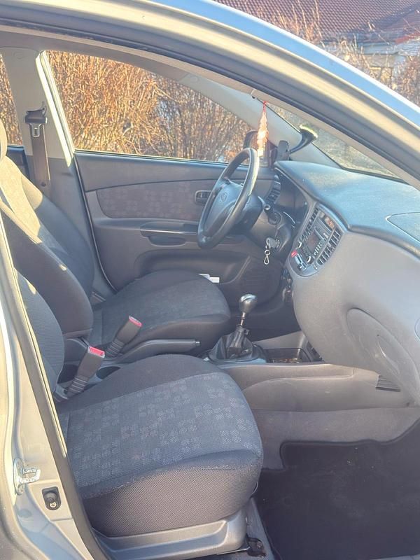 Gebraucht Kia Rio 97 PS (71 kW) 2009 Grau Kleinwagen