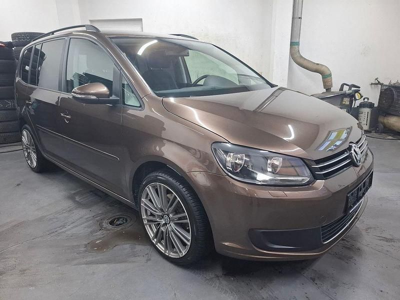 Braun Gebraucht 2012 VW Touran Van / Kleinbus | 9.990 € (Fairer Preis) - Bild 1/4