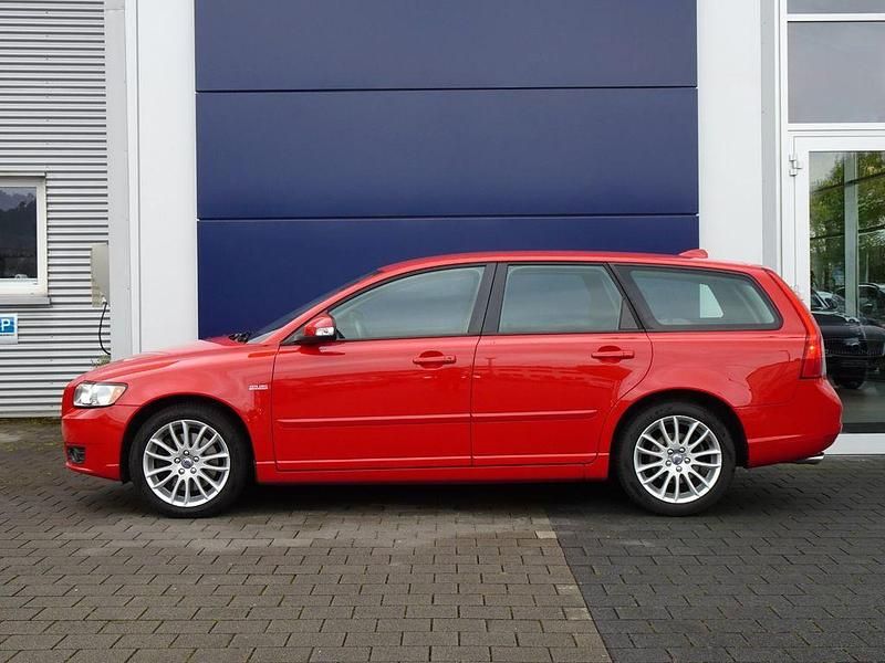 Gebraucht Volvo V50 Summum 150 PS (110 kW) 2011 Rot Kombi