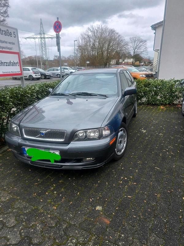 Grau Gebraucht 2003 Volvo V40 Kombi | 850 € (Superpreis) - Bild 1/3