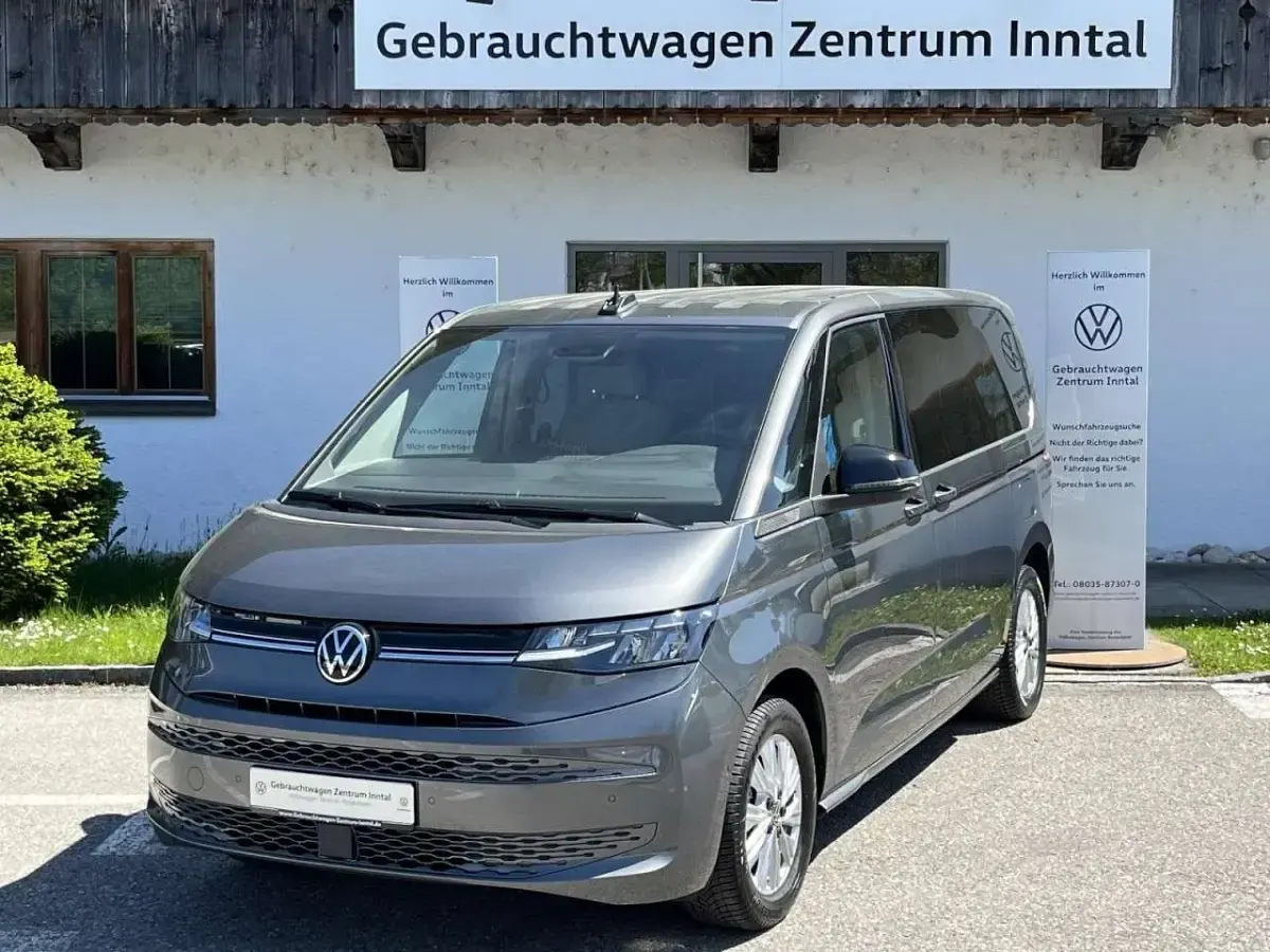 Gebraucht VW Multivan Life 150 PS (110 kW) 2025 Indiumgrau Van / Kleinbus