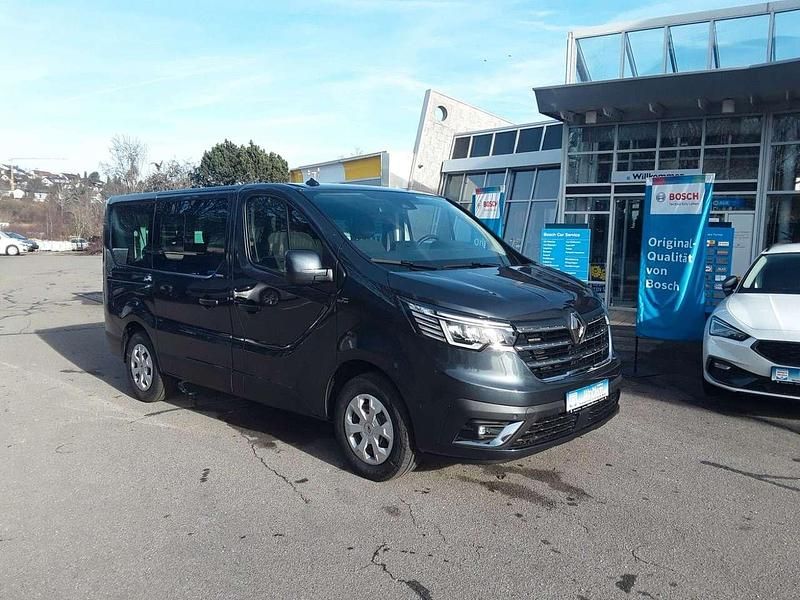 Gebraucht Renault Trafic Life 150 PS (110 kW) 2024 Kometengrau Van / Kleinbus