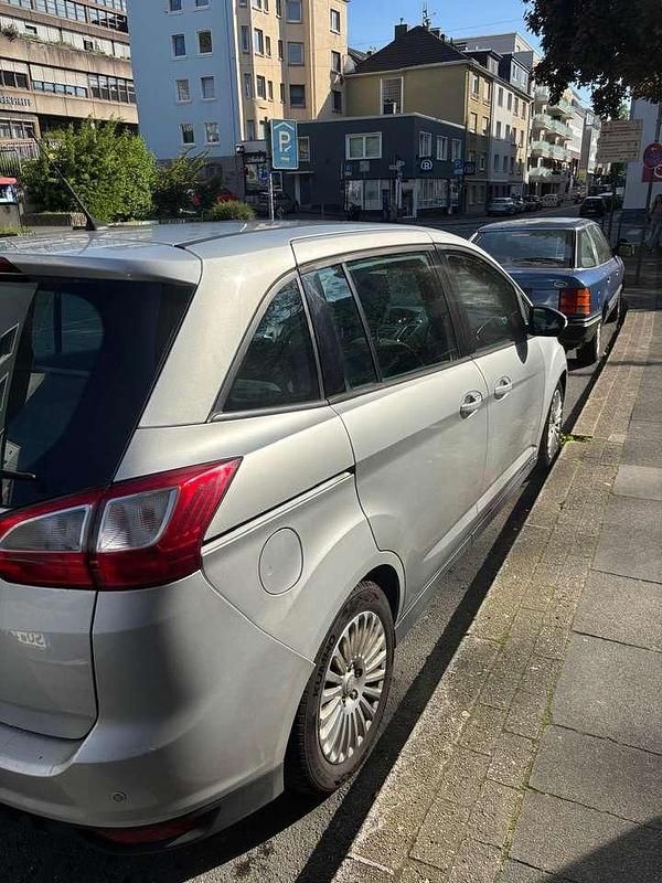 Silber Gebraucht 2011 Ford Grand C-Max Titanium Van / Kleinbus | 4.599 € (Teuer) - Bild 1/4