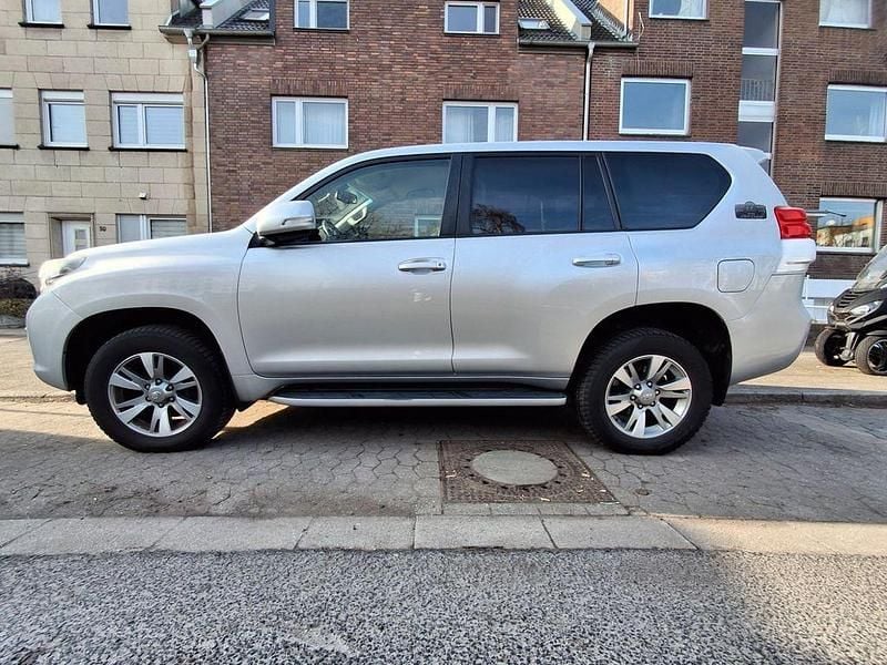 Gebraucht Toyota Land Cruiser Anniversary 190 PS (139 kW) 2011 Silber SUV