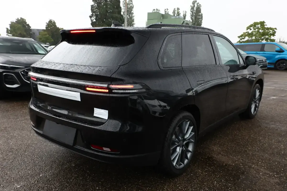 Neu Leapmotor C10 439 kW (598 PS) 2026 Schwarz SUV