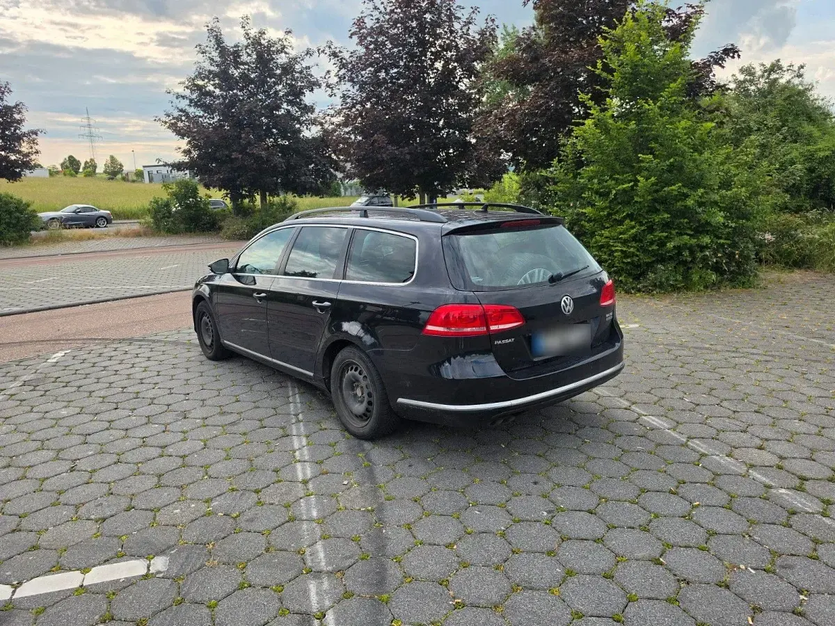 Gebraucht VW Passat Highline 140 PS (102 kW) 2012 Schwarz Kombi