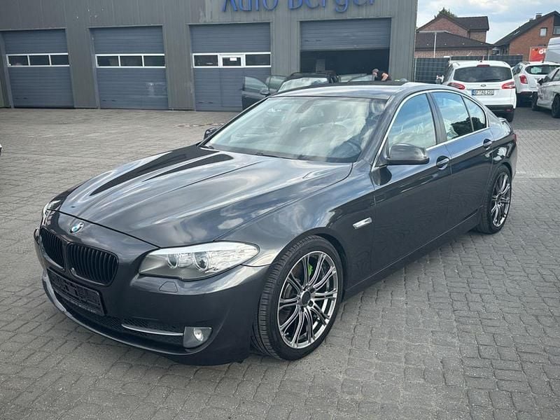 Grau Gebraucht 2010 BMW 530 Sport Line Limousine | 7.950 € (Guter Preis) - Bild 1/4