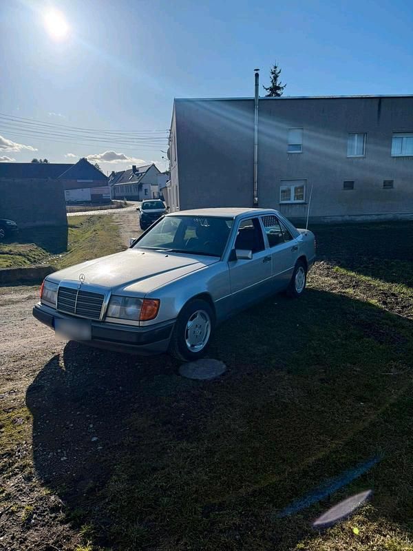 Gebraucht Mercedes E280 197 PS (144 kW) 1992 Silber Limousine