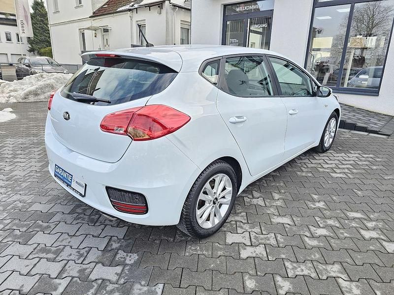 Gebraucht Kia Ceed Edition 7 136 PS (100 kW) 2017 Weiß Kleinwagen