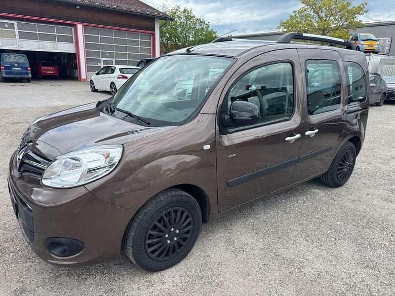 Usado Renault Kangoo LIMITED 114 HP (83 kW) 2017 Castanho Monovolume