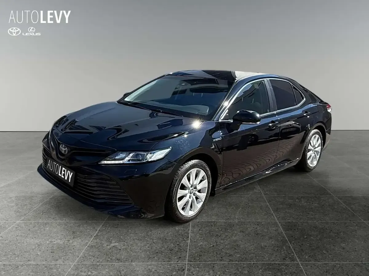 Gebraucht Toyota Camry 218 PS (160 kW) 2020 Attitude black mc (metallic) Limousine