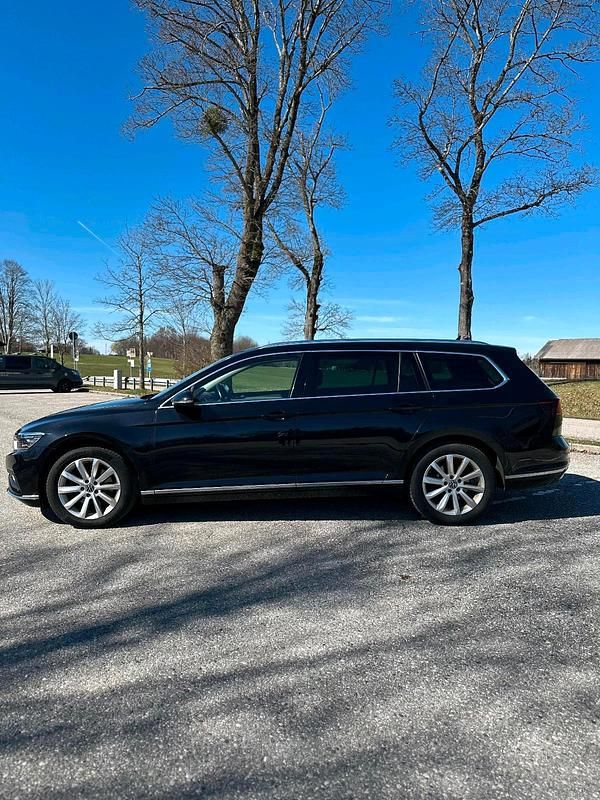Gebraucht VW Passat Elegance 150 PS (110 kW) 2020 Schwarz Kombi