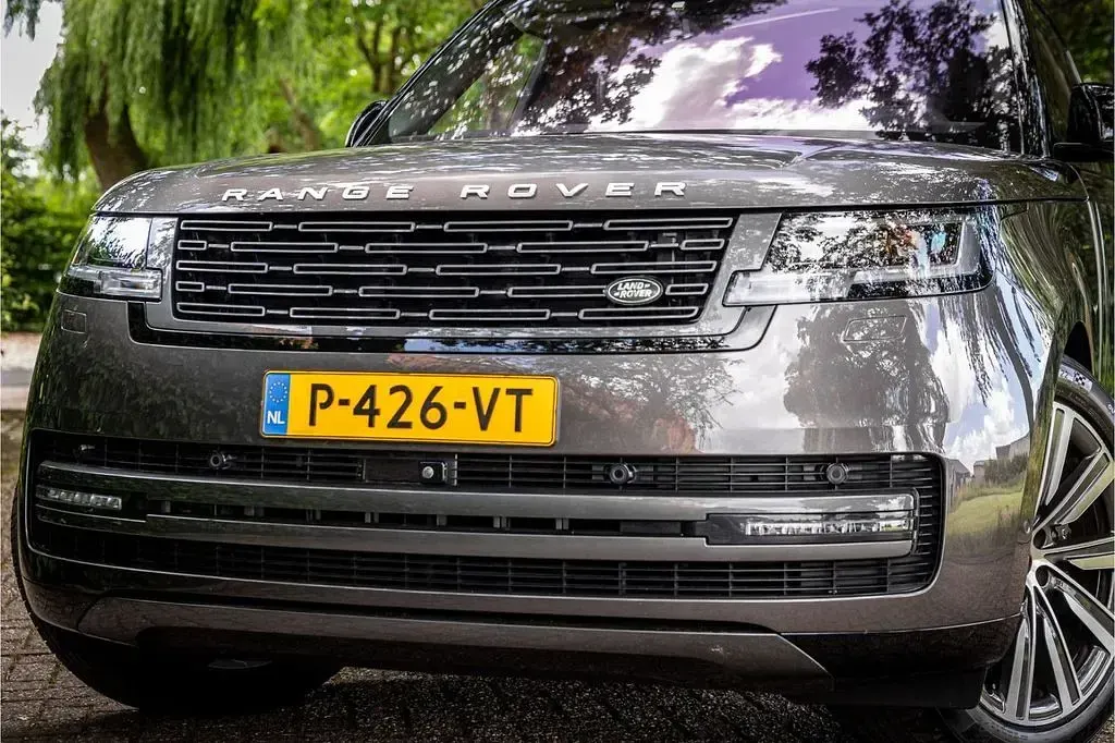 Gebraucht Land Rover Range Rover First Edition 400 PS (294 kW) 2022 Grau SUV