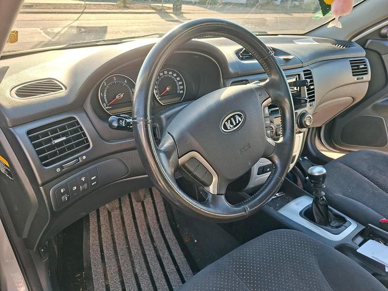 Gebraucht Kia Optima 103 PS (75 kW) 2010 Grau Limousine