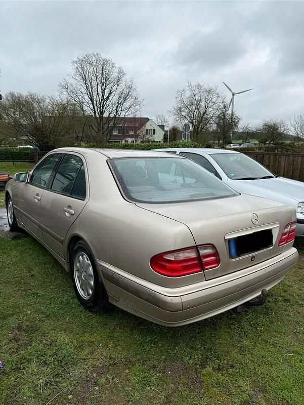 Gebraucht Mercedes E200 136 PS (100 kW) 2000 Beige Limousine