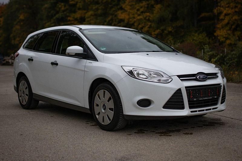 Gebraucht Ford Focus 101 PS (74 kW) 2013 Weiß Kombi