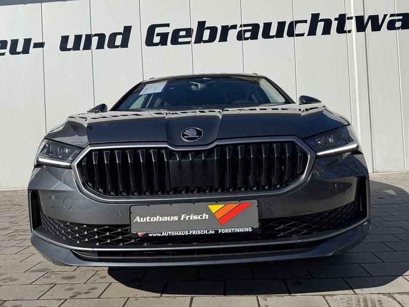 Neu Skoda Superb Selection 150 PS (110 kW) 2026 Grau Kombi