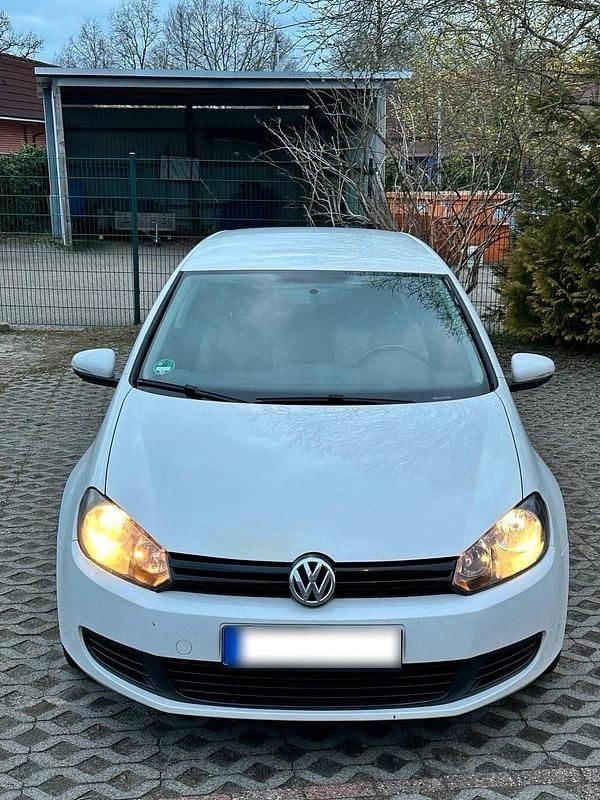 Gebraucht VW Golf VI 102 PS (75 kW) 2010 Weiß Kleinwagen