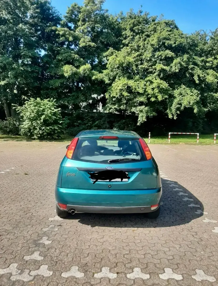 Gebraucht Ford Focus Ambiente 116 PS (85 kW) 1999 Grün Limousine