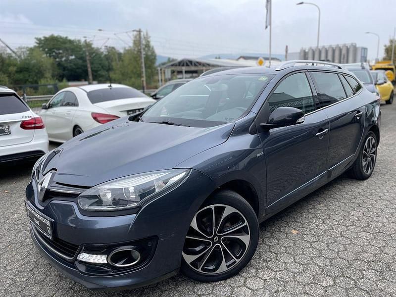 Grau Gebraucht 2015 Renault Mégane III Bose Edition Limousine | 3.990 € (Superpreis) - Bild 1/4