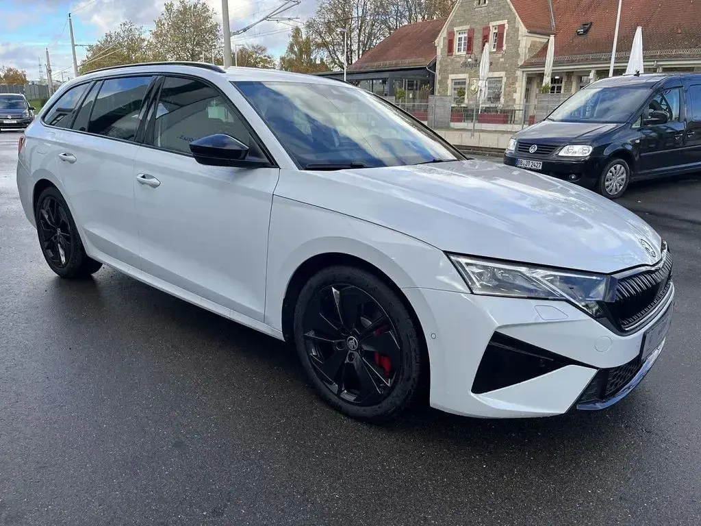 Gebraucht Skoda Octavia RS 265 PS (194 kW) 2024 Weiß Kombi