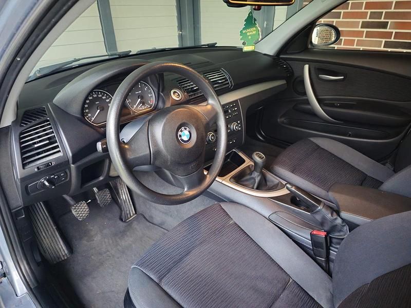 Gebraucht BMW 116 122 PS (89 kW) 2009 Blau Kleinwagen