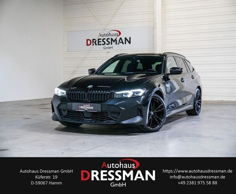 Black sapphire metallic Gebraucht 2023 BMW 320 M Sport Kombi | 31.449 € (Guter Preis) - Bild 1/4