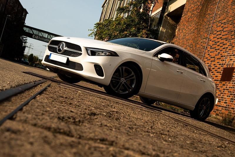 Weiß Gebraucht 2019 Mercedes A200 Limousine | 18.500 € (Fairer Preis) - Bild 1/4