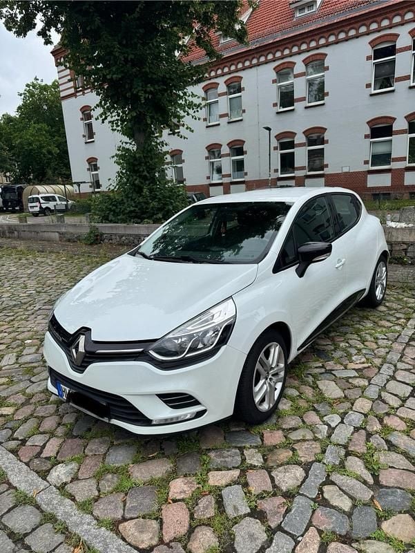 Weiß Gebraucht 2016 Renault Clio IV LIMITED Kleinwagen | 6.000 € (Guter Preis) - Bild 1/4