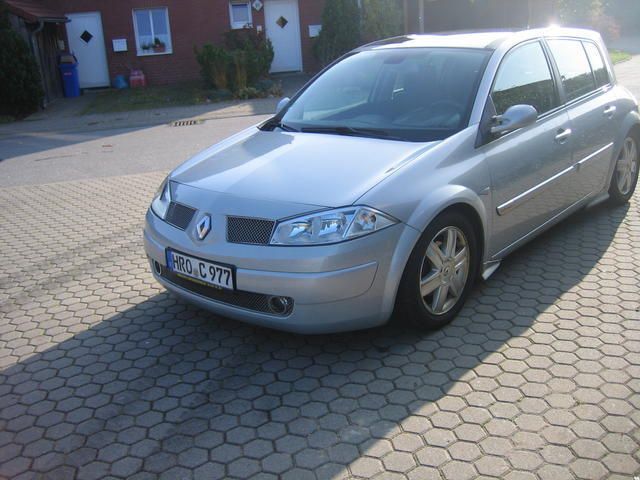 Gebraucht Renault Mégane II 113 PS (83 kW) 2003 Silber Limousine