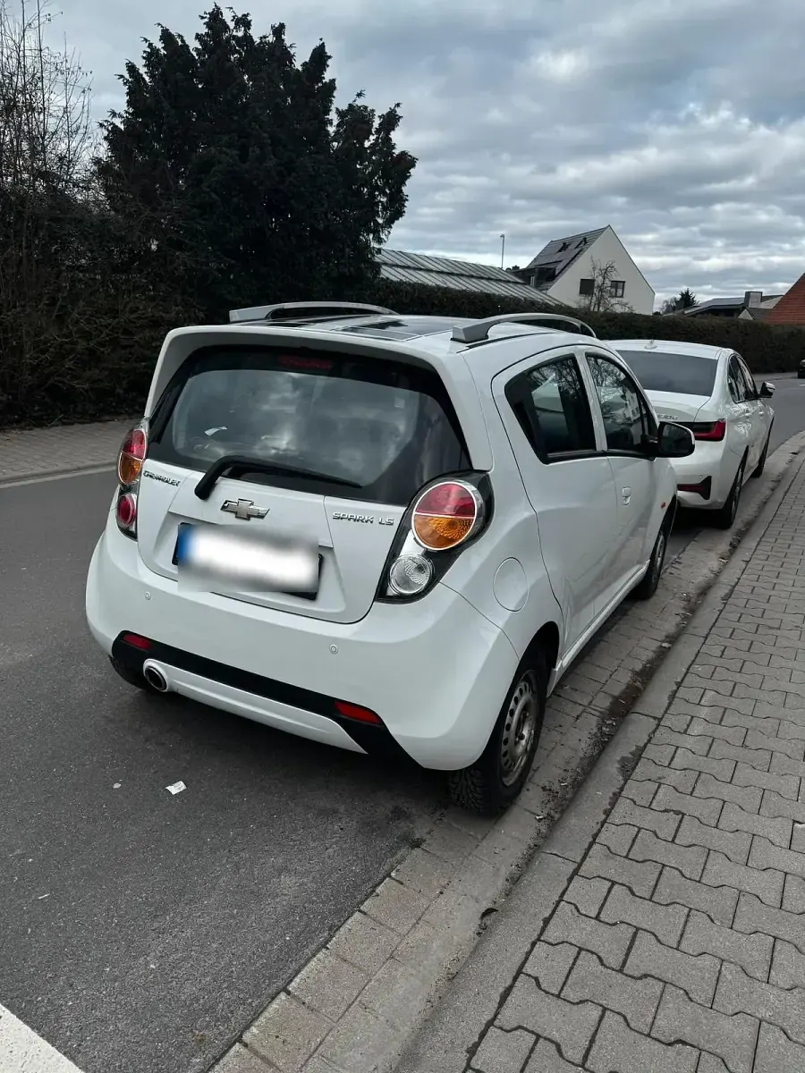 Gebraucht Chevrolet Spark 68 PS (50 kW) 2011 Weiß Kleinwagen