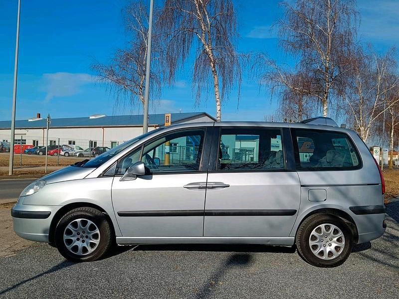 Gebraucht Peugeot 807 158 PS (116 kW) 2004 Silber Van / Kleinbus