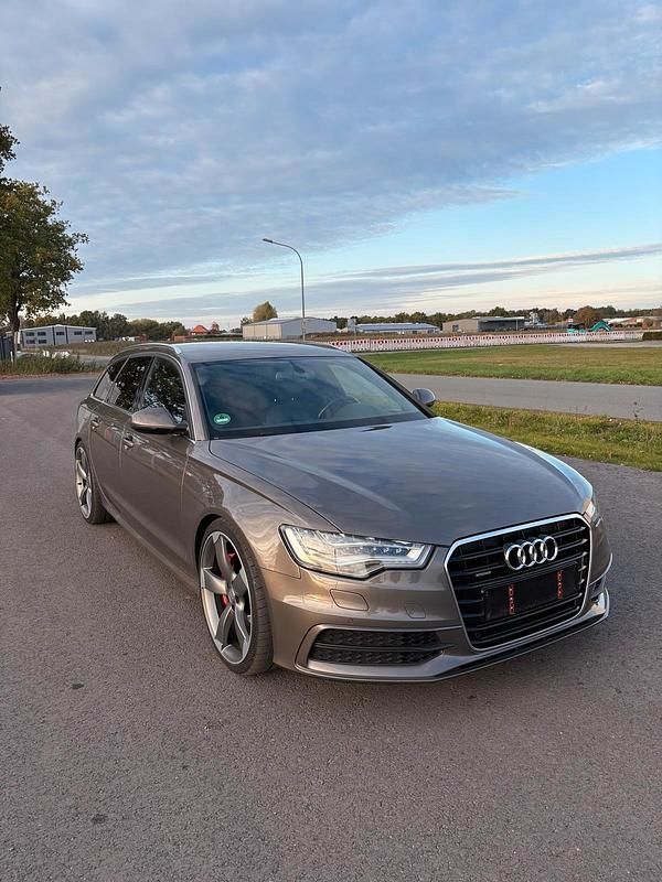 Grau Gebraucht 2012 Audi A6 Kombi | 21.400 € - Bild 1/4